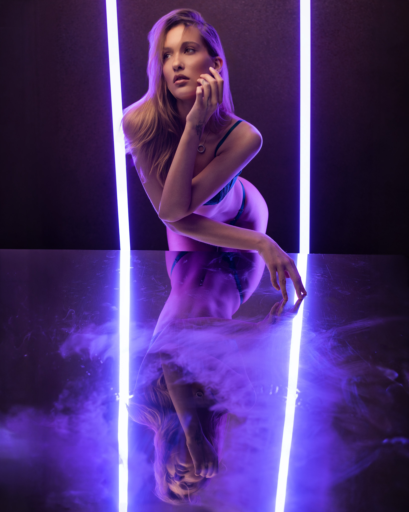 Boudoirfotografie Heilbronn — Türkise Dessous, LED-Licht, Trockeneis