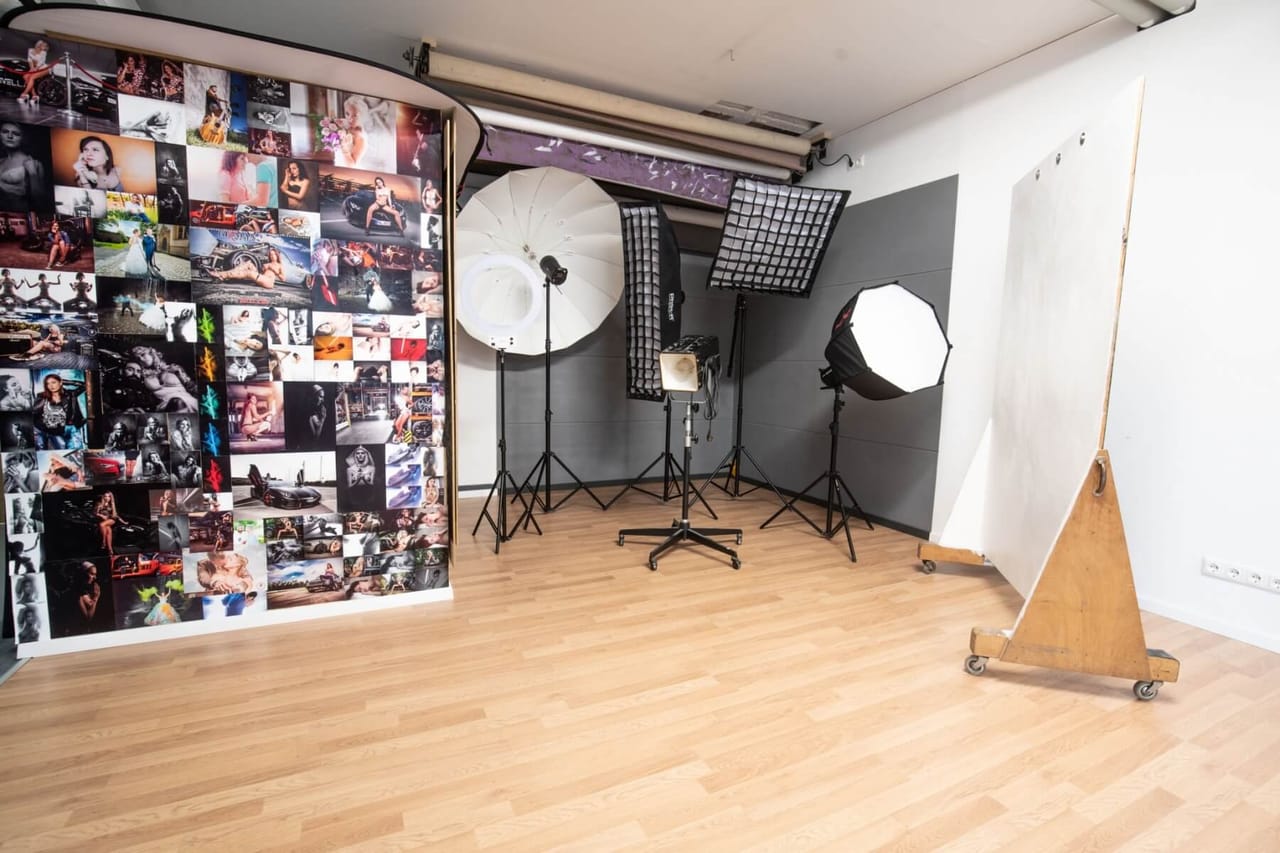 PR Arts Fotostudio Oberstenfeld — Lichtaufbau & Hintergrundwand